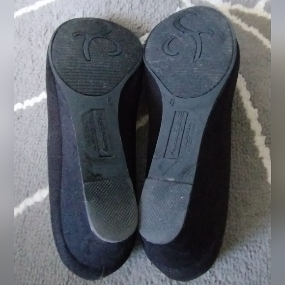 American Eagle Faux Suede Black Bow Wedges - Picture 8 of 14